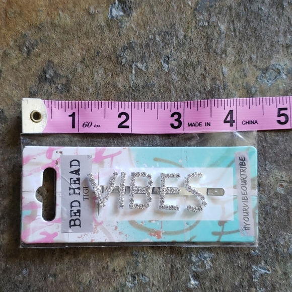 Bed Head Vibes Hair Clip - Picture 5 of 5